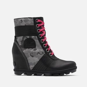 New Sorel Lexie Wedge Boots in Black Camo